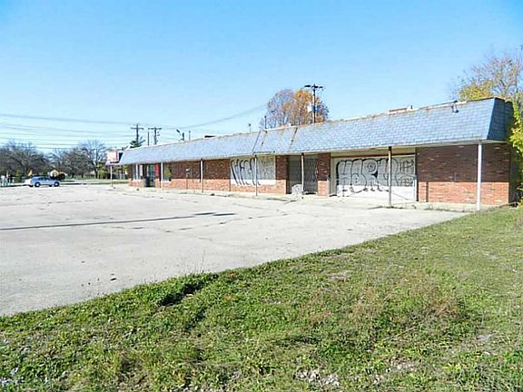 3rd image of 4379 N Shadeland Ave