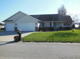 312 E Oak Grove Dr, Athens, IL 62613