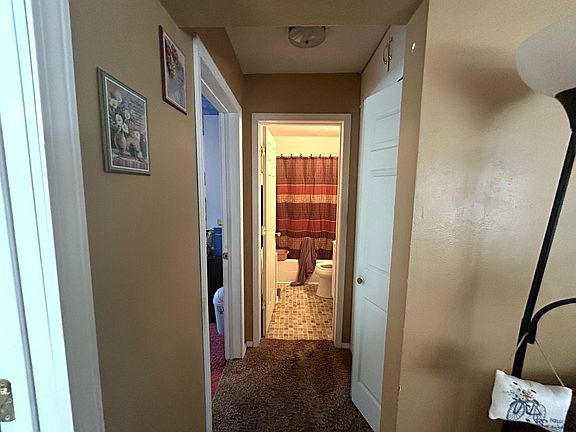 5th image of 127 Holland Ct