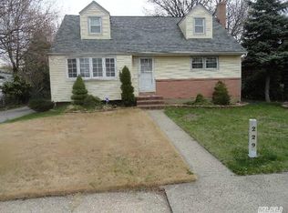 229 Laclede Ave, Uniondale, NY 11553