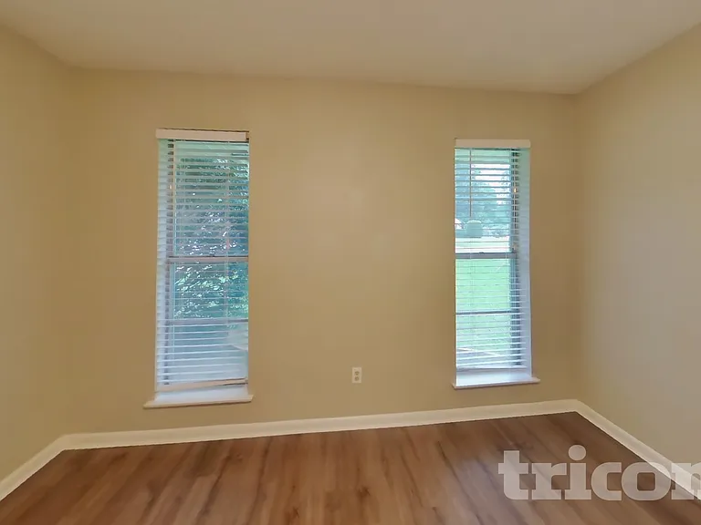 908 Hilton Pl — Photo 13