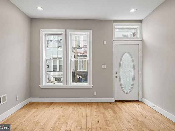 3rd image of 3023 W Colona St