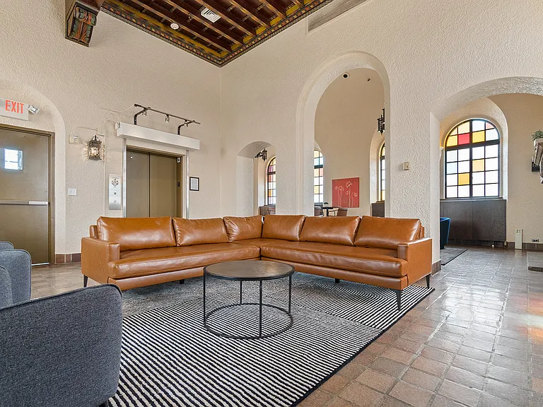 Buzza Lofts of Uptown — Photo 24