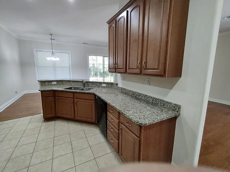 38 Glencairn Ave — Photo 10