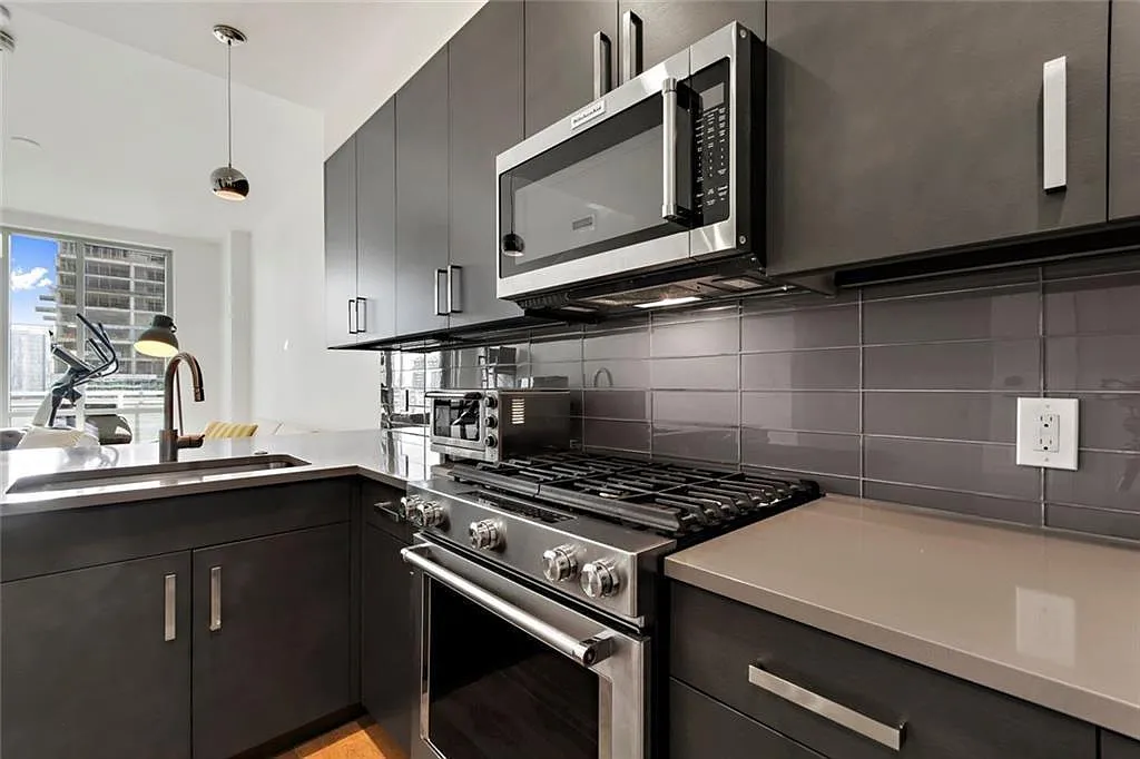 1 bed, 1.0 bath, 689 sqft, $3,200 — Photo 3