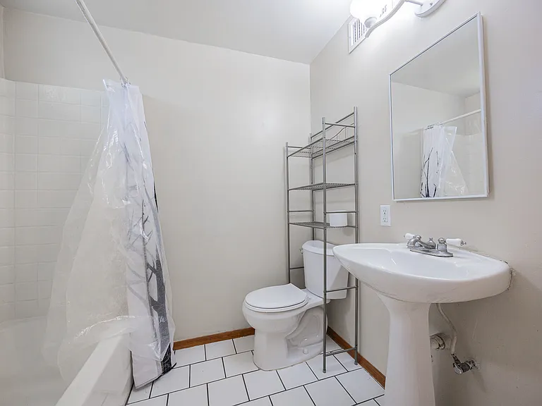 2830 E Sheridan St — Photo 13