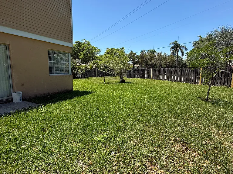 127 SW 159th Way — Photo 6