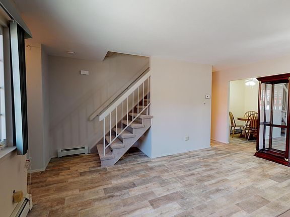 3rd image of 24 Vedder Ave