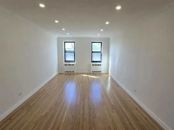 9211 35th Ave, Jackson Heights, NY 11372