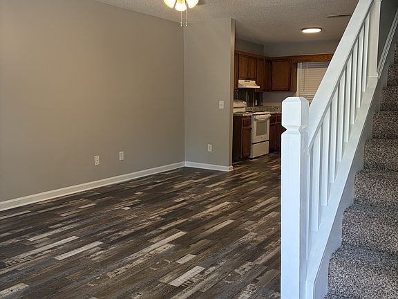 2nd image of 264 Meadowbrook Rd
