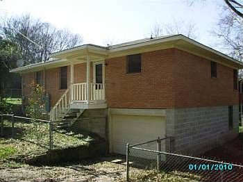 3rd image of 400 Woodlawn Ave
