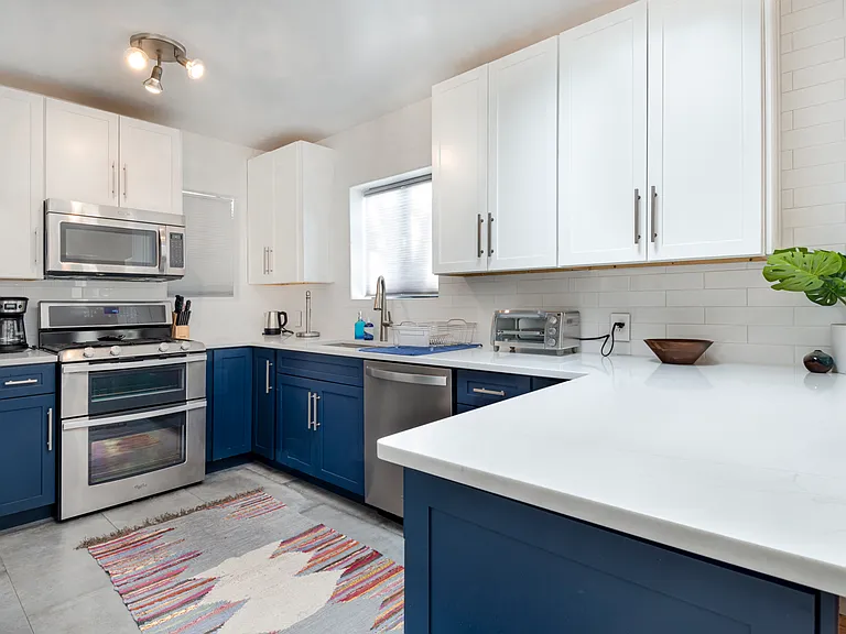 204 Richmond Dr SE #A — Photo 8