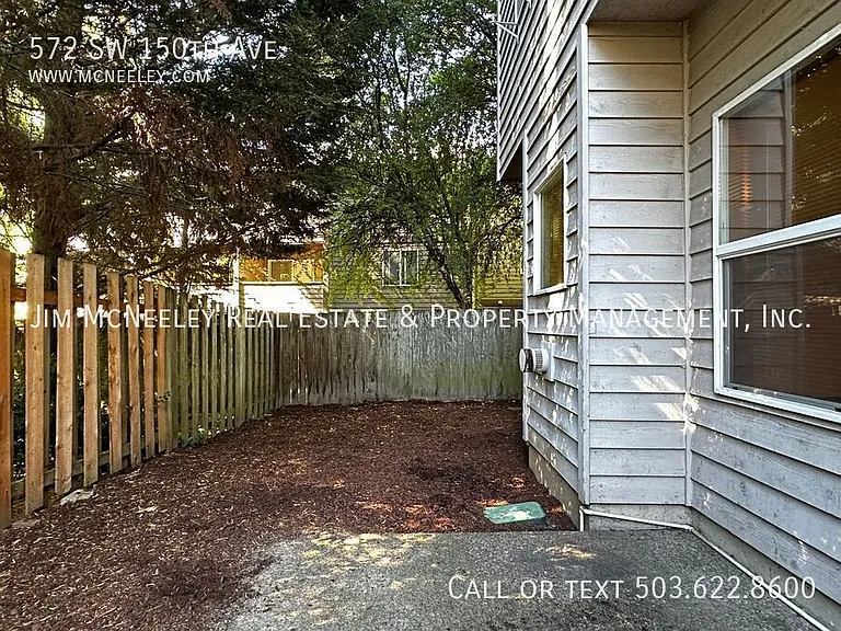 572 SW 150th Ave — Photo 34