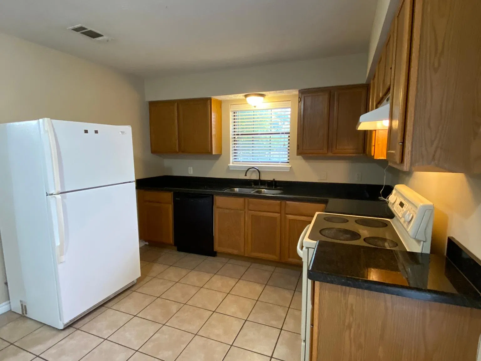 3 bed, 1104 sqft, $1,550 — Photo 4