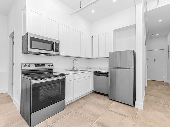 3rd image of 81 Willoughby St #402