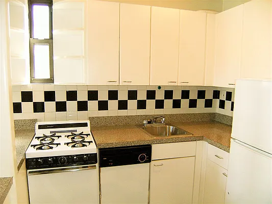 Rented by City Connections Realty | media 33