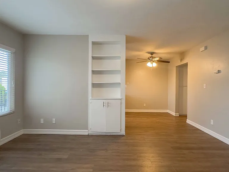 Twin Palms Apartments — Photo 4