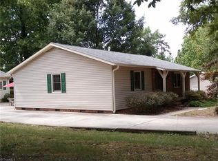 4 Belfast Ct, Greensboro, NC 27406