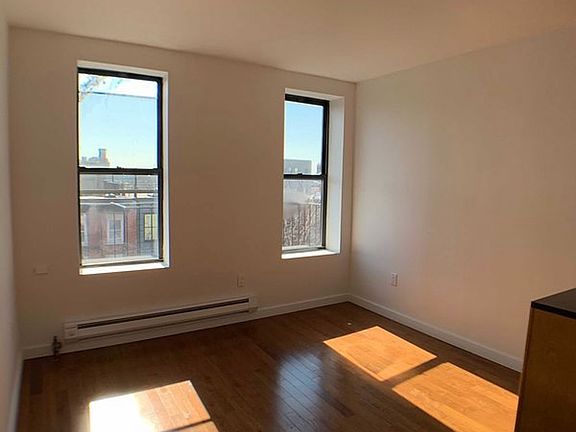 2nd image of 479 Warren St #4R