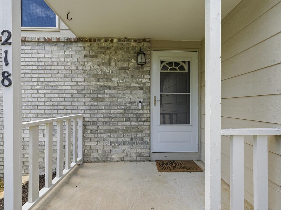 1st image of 218 Commanche Ct