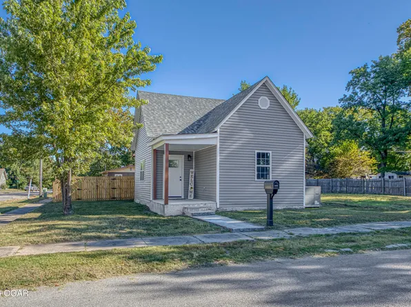 122 W Wilson St, Carterville, MO 64835