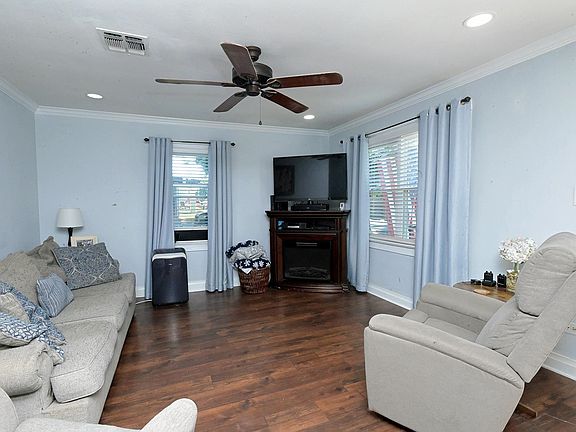 5th image of 522 Saint Charles St