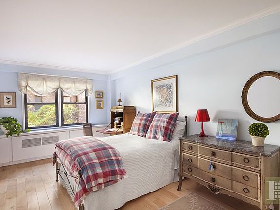 4th image of 345 E 52nd St APT 2D