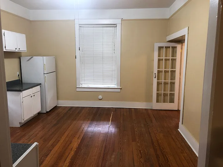 250 N Willett St — Photo 5