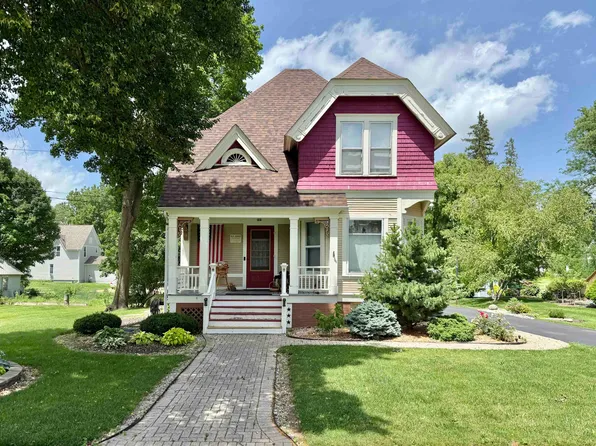 105 Grace St, Sharon, WI 53585