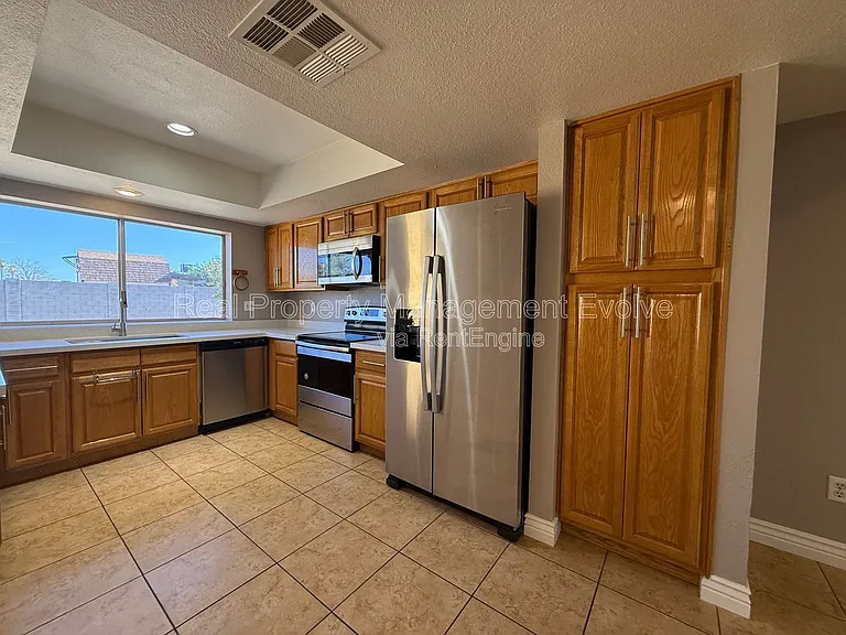 3626 W Angela Dr — Photo 6