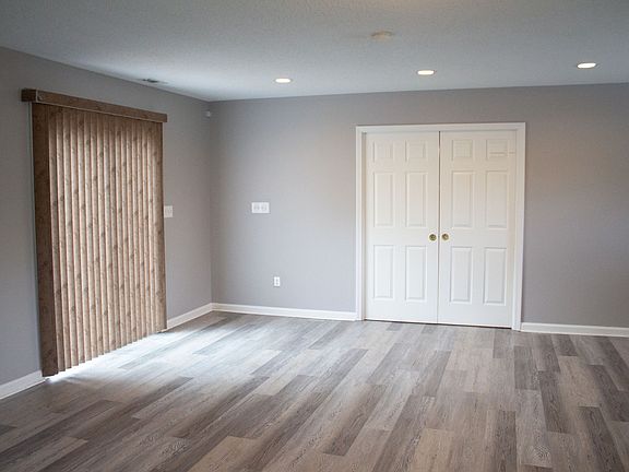 5th image of 405 E New York St