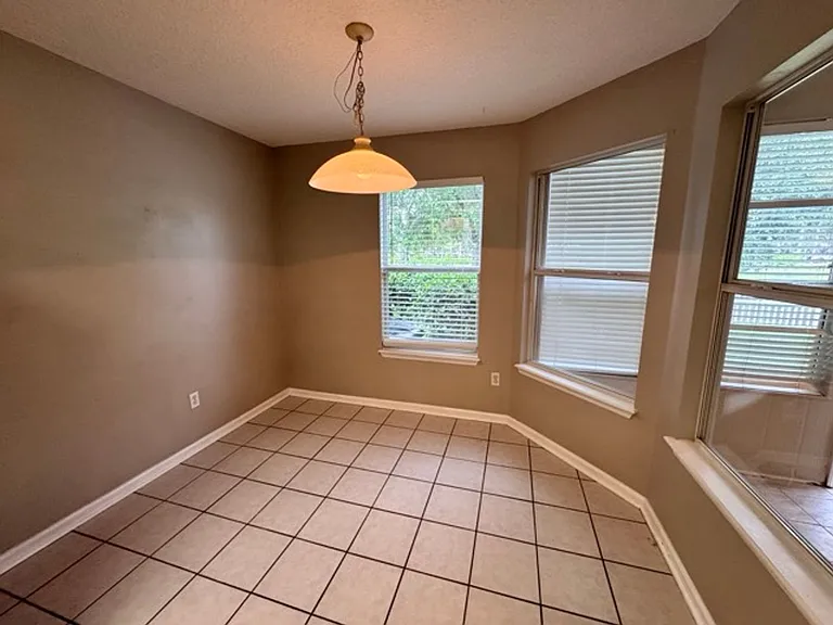 109 Hawthorn Hedge Ln — Photo 9