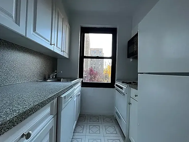2728 Henry Hudson Pkwy #B47 — Photo 5