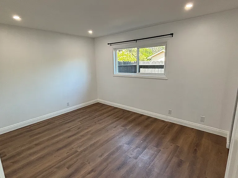 371 Freeman Ave — Photo 3