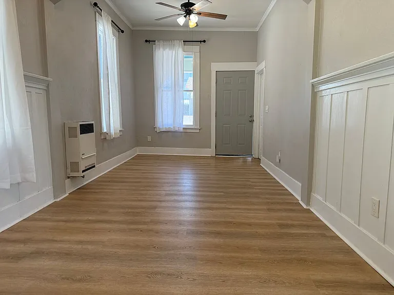 423 W 14th St — Photo 3