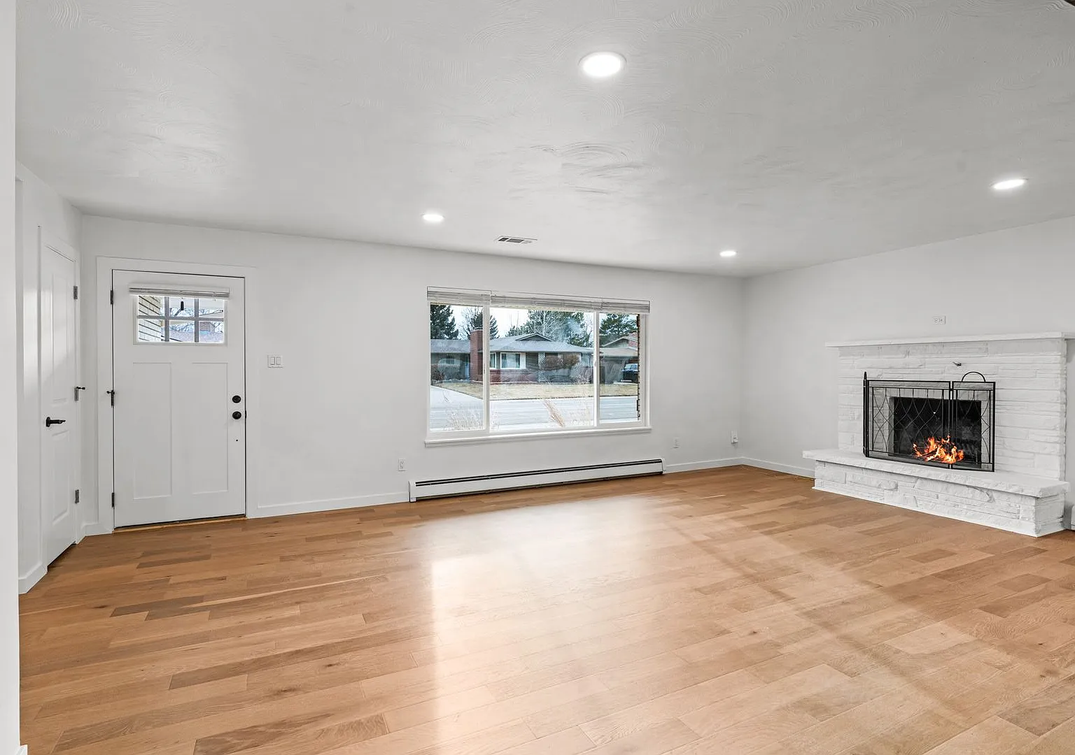 Charming and Renovated 4 Bedroom 2 Bathroom Home with Large Fenced Yard — Photo 2