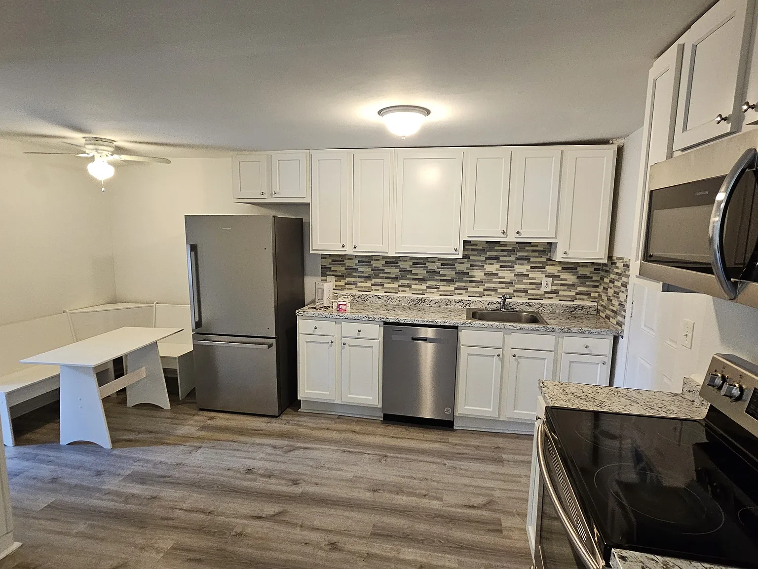 3 bed, 1.5 bath, 1100 sqft, $2,650 — Photo 2