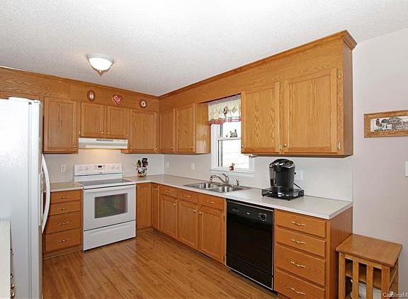5th image of 218 Doe Trail Ln