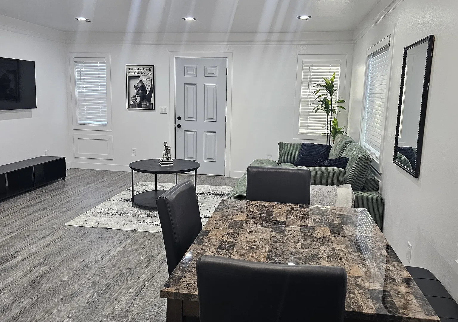 Modern, Move-In Ready 2-Bedroom Home in Los Angeles — Photo 3
