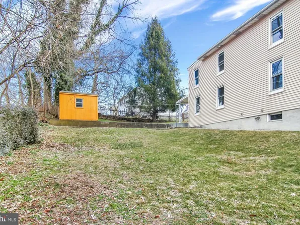 23 Hickory St, Steelton, PA 17113