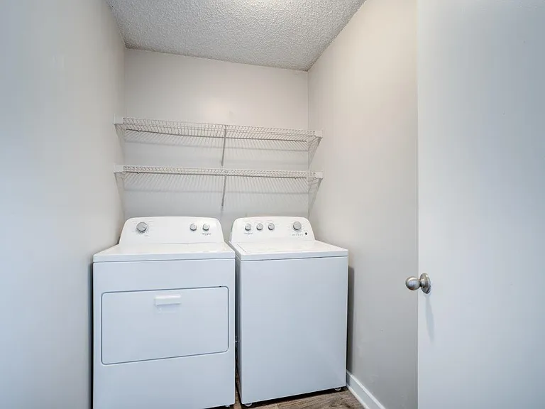 1022 West Apartment Homes — Photo 11
