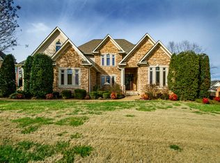 529 Oak Chase Blvd, Lenoir City, TN 37772