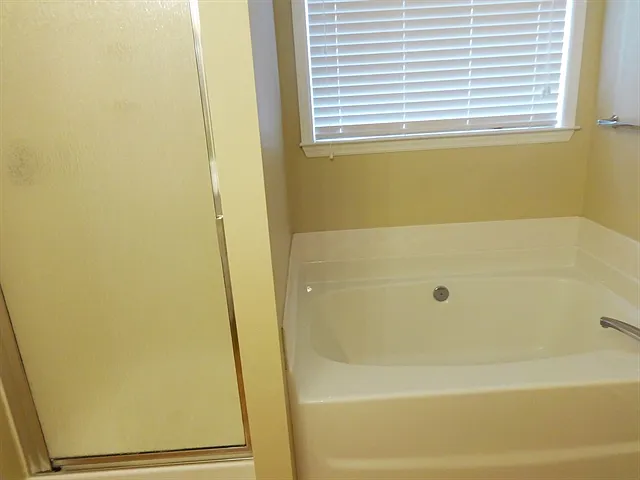 103 Rosedale Ct — Photo 12