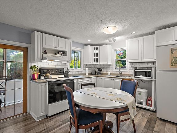 5th image of 2587 B Selwyn Rd #19