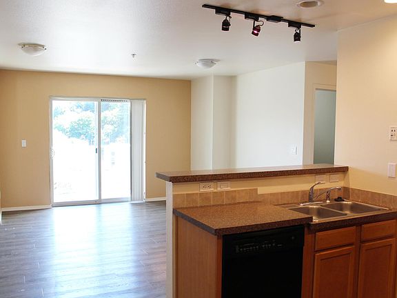2nd image of 422 NE Maiden Ln APT 7
