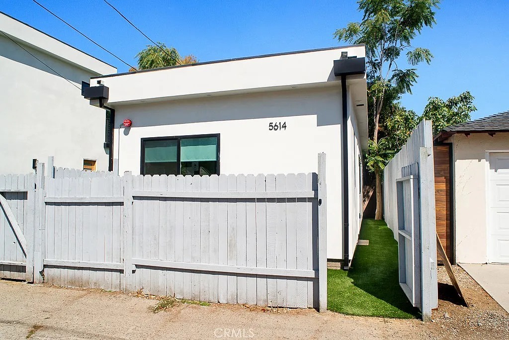 2 bed, 600 sqft, $2,900 — Photo 1