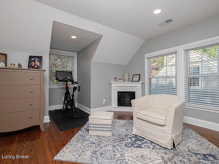211 S Sherrin Ave — Photo 31