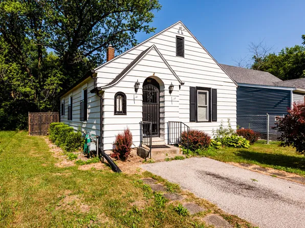 862 N Shore Dr, Benton Harbor, MI 49022