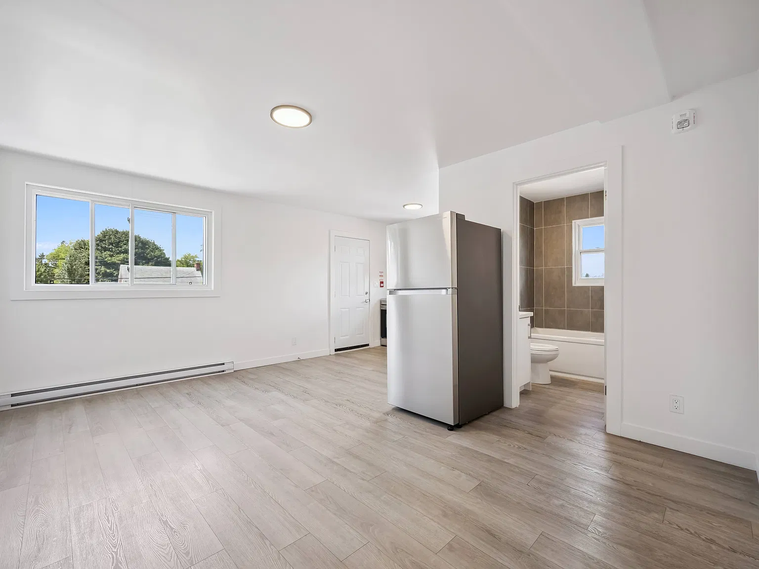 Brownstone 236 (Margaret Ave Apartments) — Photo 4