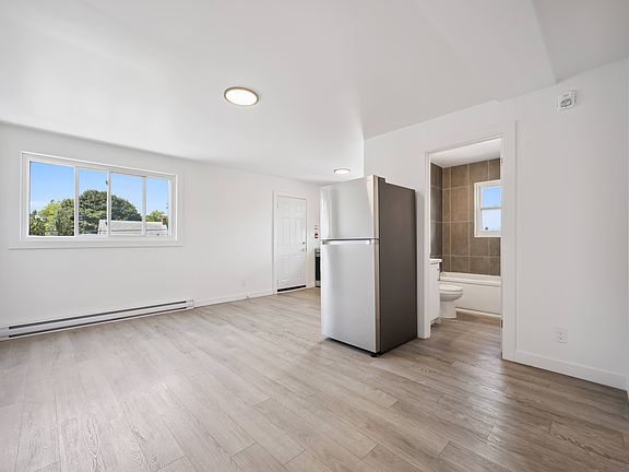 4th image of 236 Margaret Ave #12